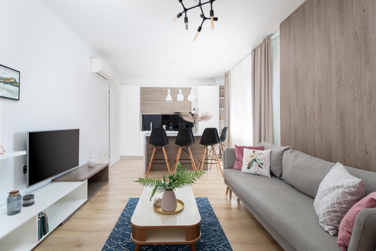 Charlotte Piata Unirii - Free Private Parking 2Bedrooms Apartment Oradea Exterior photo